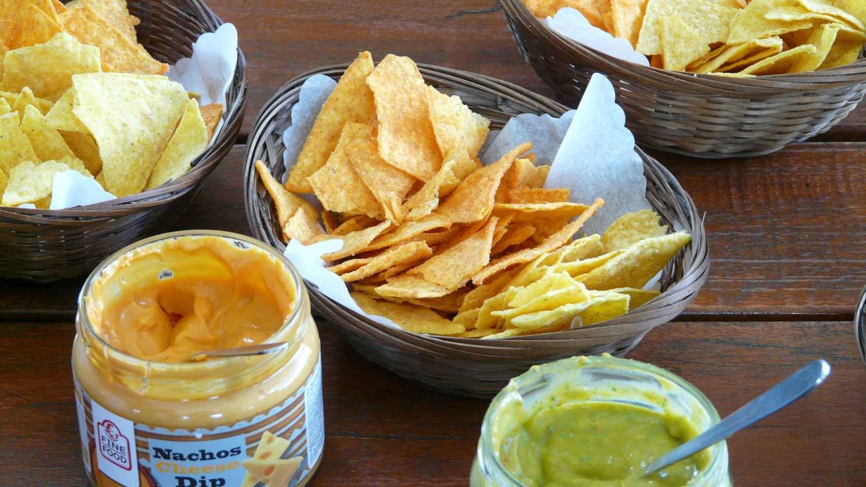 Los nachos y las salsas industriales tienen los componentes adecuados (sal, azúcares…) para alcanzar el punto de felicidad.