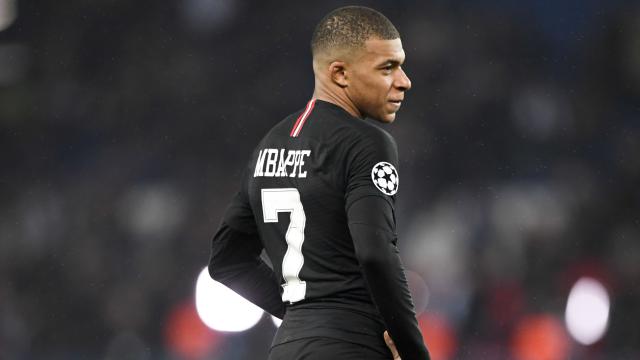 Mbappé en un partido con el PSG