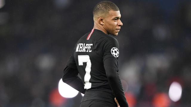 Mbappé en un partido con el PSG