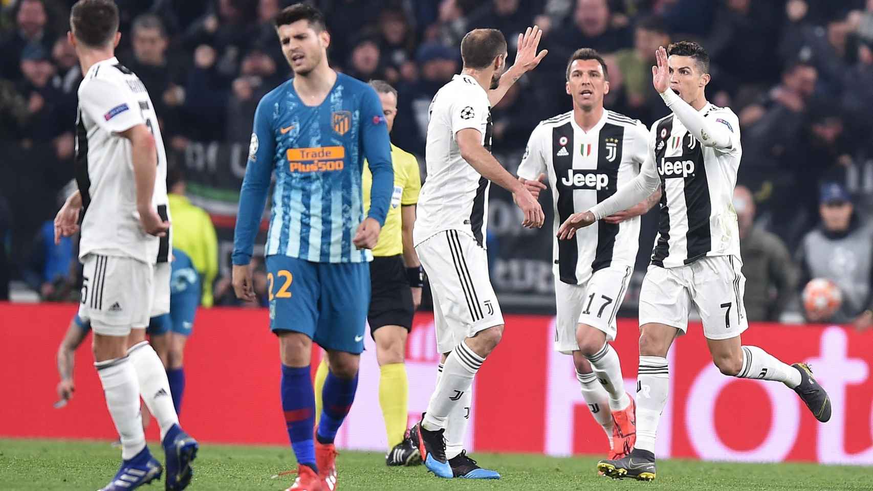 Los jugadores de la Juventus celebran uno de los goles