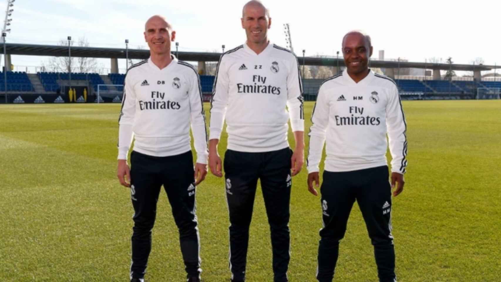 Zidane, junto a Bettoni y Hamidou Msaidie, en la Ciudad Real Madrid