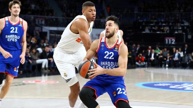 Vasilije Micic en un partido contra el Madrid. Foto: euroleague.net