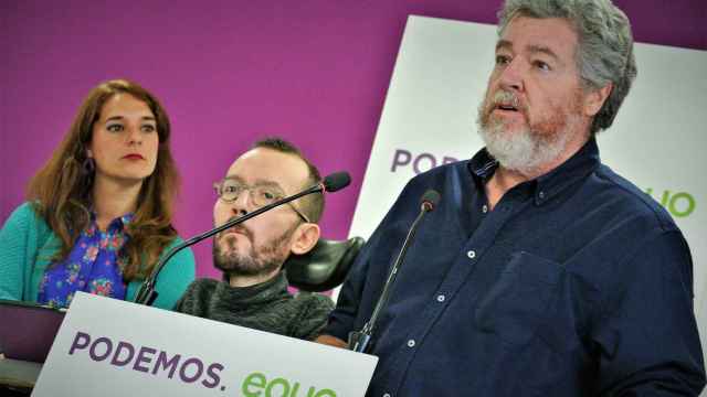 Juan López Uralde junto a Pablo Echenique y Noelia Vera, de Unidas Podemos.