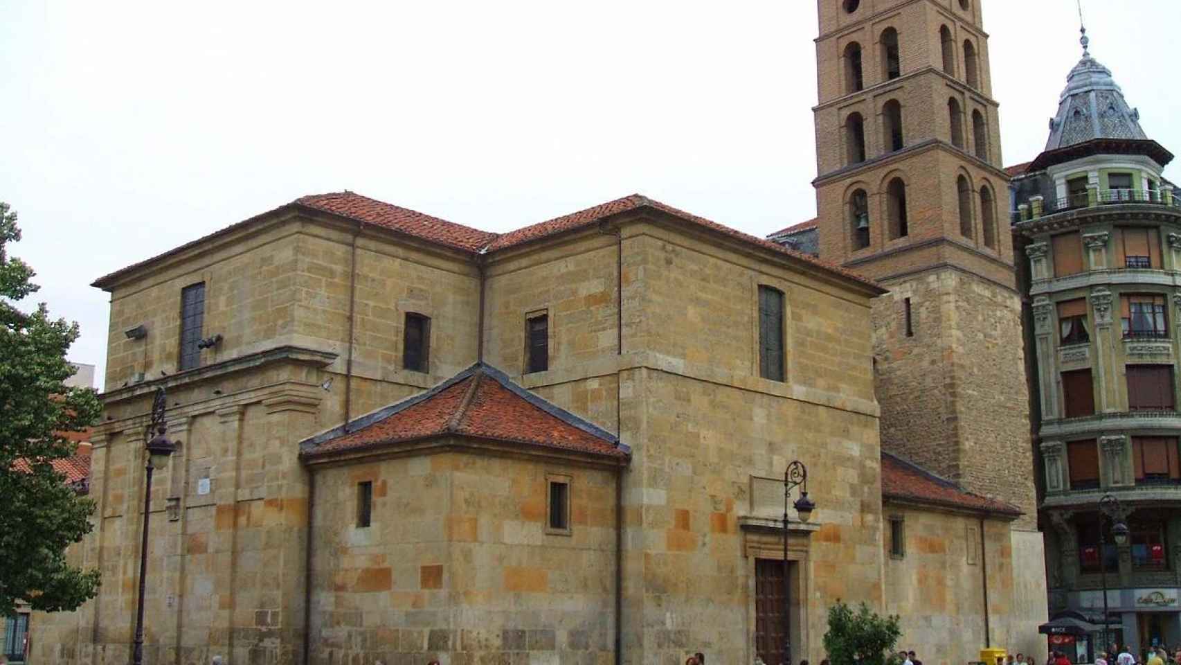 Iglesia de San Marcelo, donde descansan los restos de San Ramiro, en León