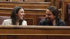 Irene Montero y Pablo Iglesias sonrientes en el Congreso en una imagen de archivo.