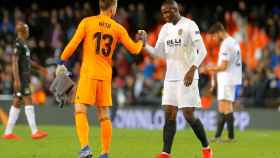 Neto y Diakhaby celebran la victoria del Valencia ante el Krasnodar