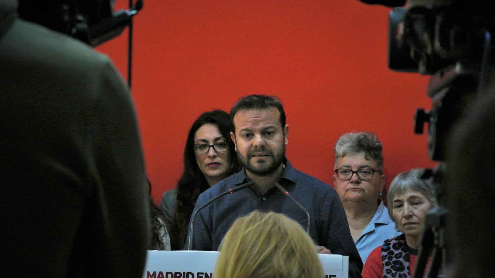 Sol Sánchez (IU) y Raúl Camargo (Anticapitalistas Madrid), en la presentación de su acuerdo.