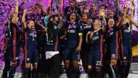 El equipo femenino del Lyon celebra la Women's Champions League. Foto: UEFA.com