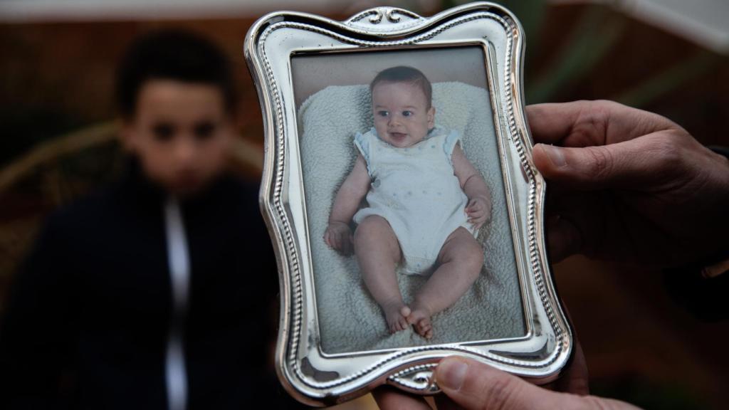 El pequeño Antonio, a temprana edad, en una foto familiar.