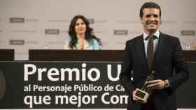 Casado recibe el premio al mejor comunicador de Castilla y León en la Universidad Europea Miguel de Cervantes.