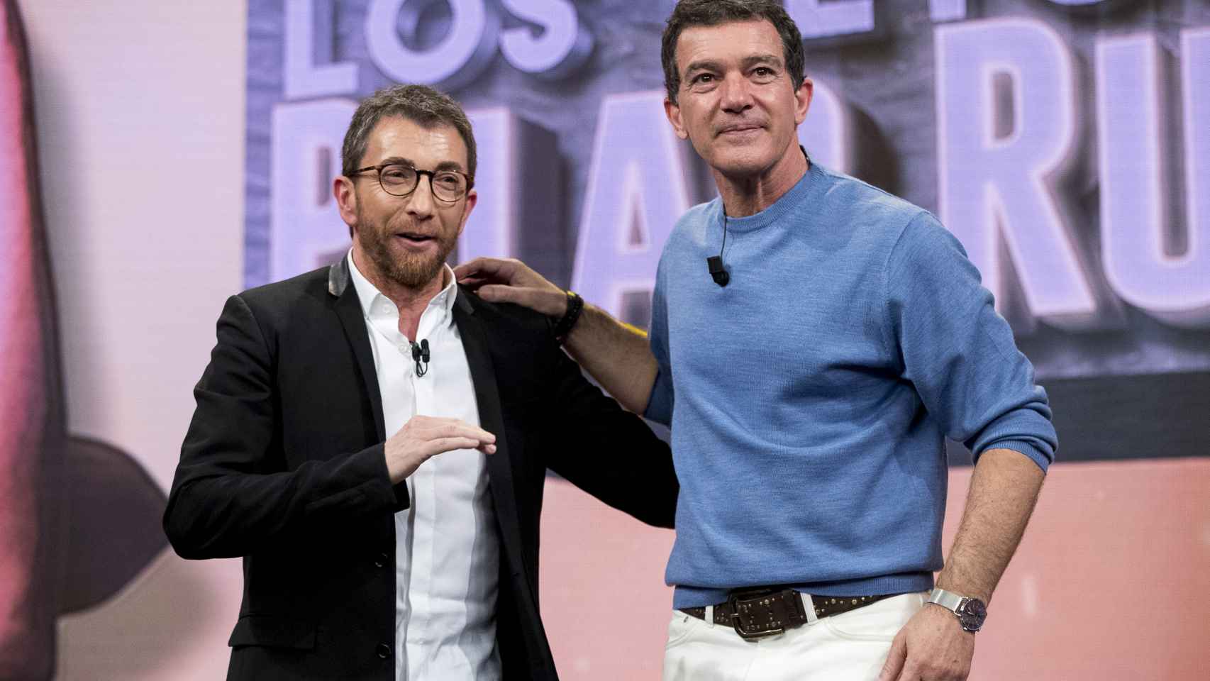 Pablo Motos y Antonio Banderas durante el programa.