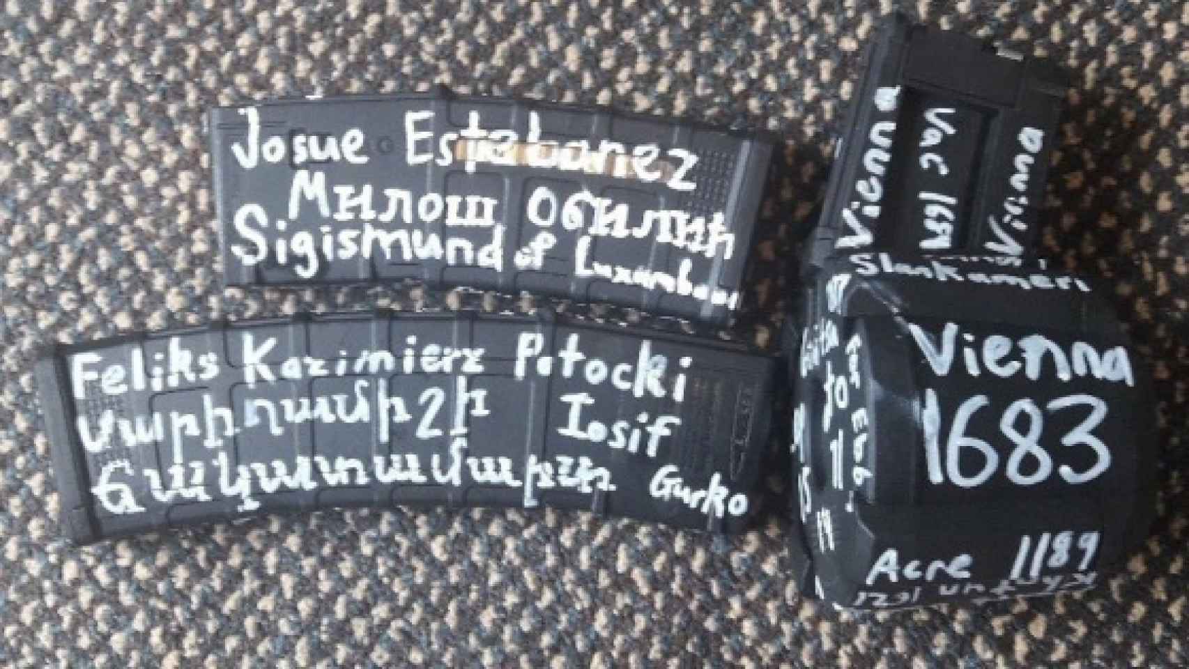 Imagen de los cargadores utilizados en el atentado.