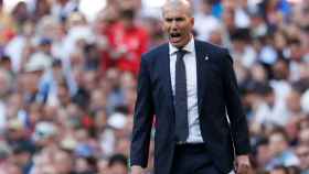 Zidane grita desde la banda a sus jugadores
