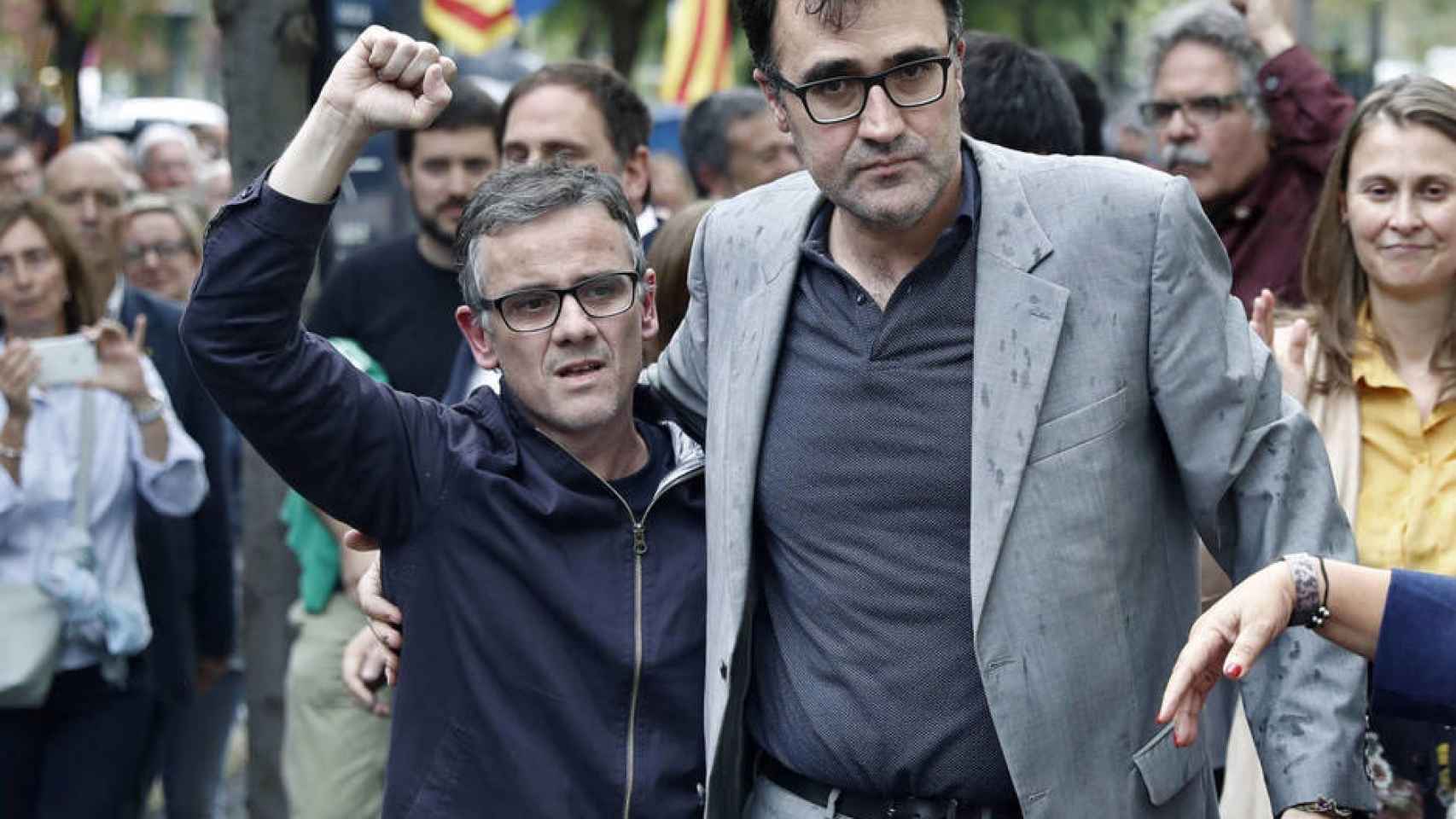 Josep Maria Jové y Lluís Salvadó (derecha), tras ser puestos en libertad el 22 de septiembre de 2017.