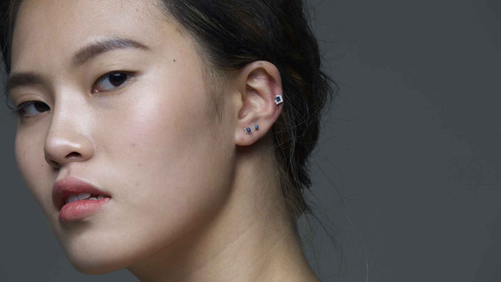 Cómo curar un piercing en la oreja y evitar problemas
