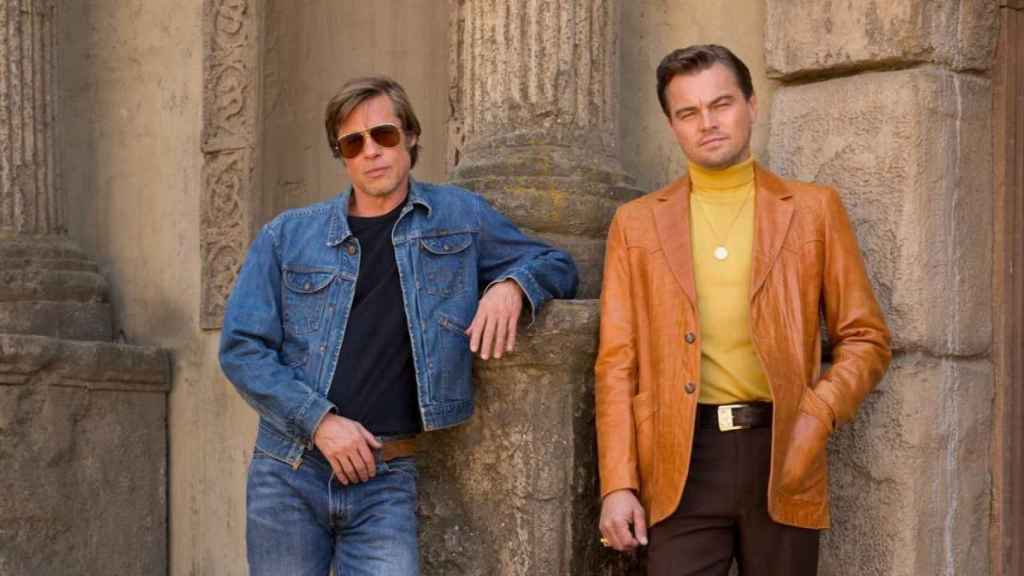 Brad Pitt y Leonardo DiCaprio en la película.