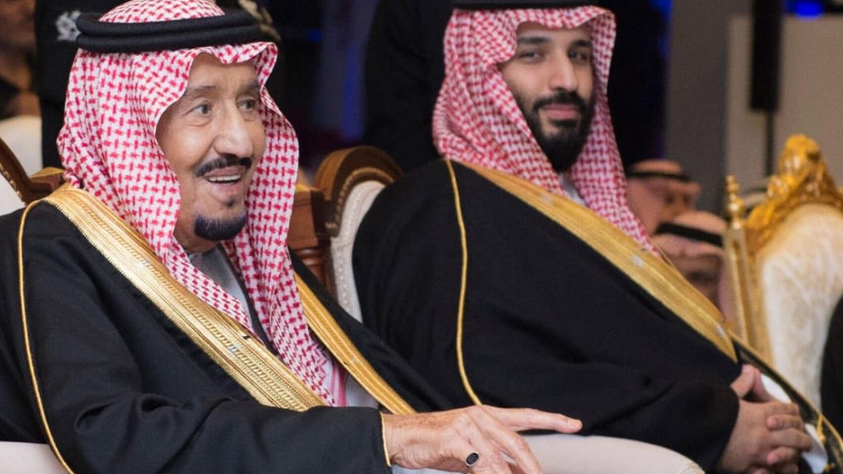 El rey saudí retira responsabilidades y autoridad al príncipe heredero bin Salmán