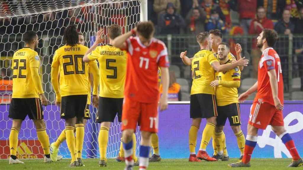 Los jugadores de Bélgica celebran uno de los goles contra Rusia