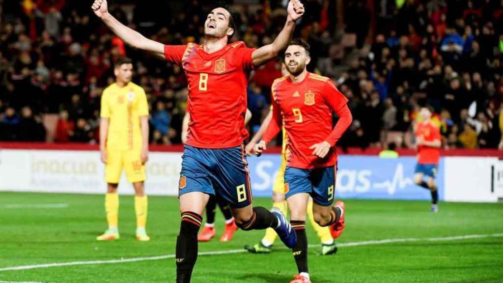 Mikel Merino celebra su gol ante Rumanía