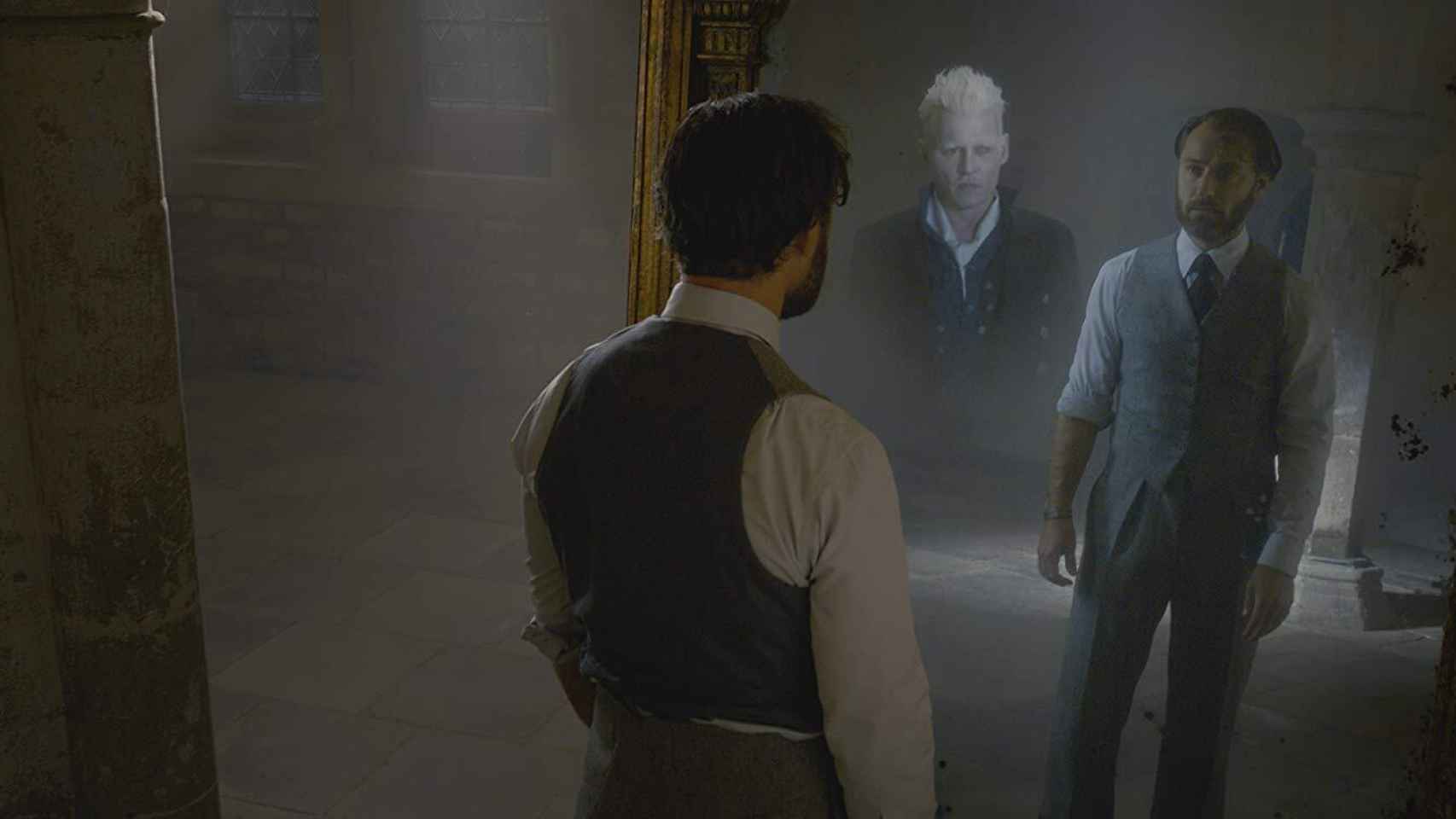 La relación entre Dumbledore (Law) y Grindewald (Johnny Depp) se insinúa en 'Los Crímenes de Grindewald'