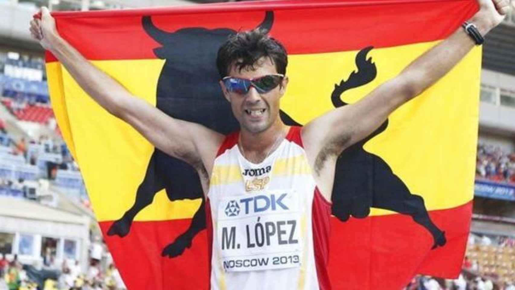 Miguel Ángel López celebra el bronce que consiguió en los Mundiales de Atletismo de 2013