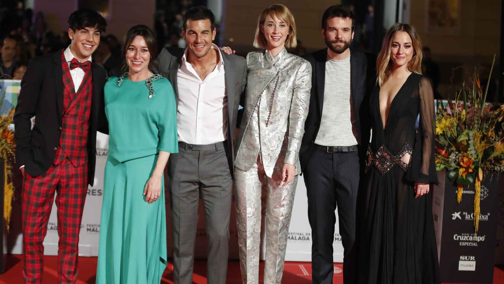 Los actores de 'Instinto', de izquierda a derecha: Óscar Casas, Lola Dueñas, Mario Casas, Ingrid Garcia-Jonnson, Jon Arias y Silvia Alonso.