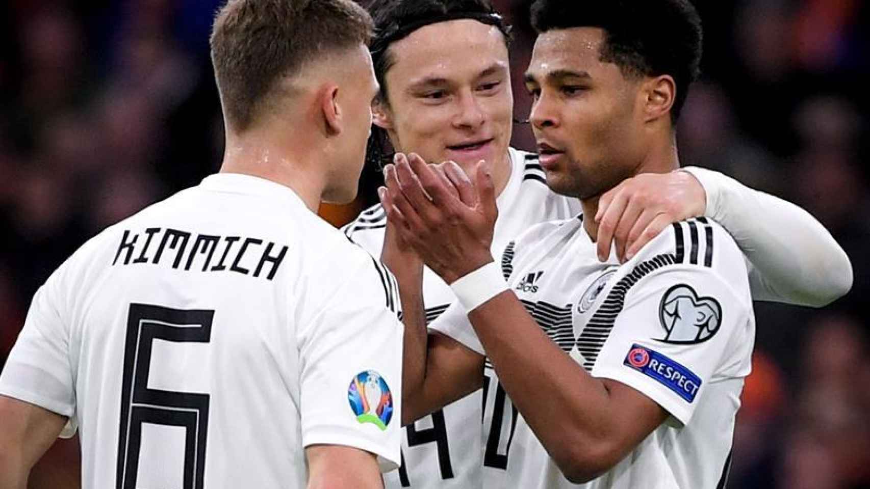 Los jugadores de Alemania celebran uno de los goles ante Holanda