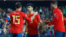 Sergio Ramos y Asensio celebran con la Selección
