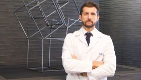 El doctor Miguel Sánchez Encinas, en su labor de urólogo en el Nuevo Centro Ruber Internacional.