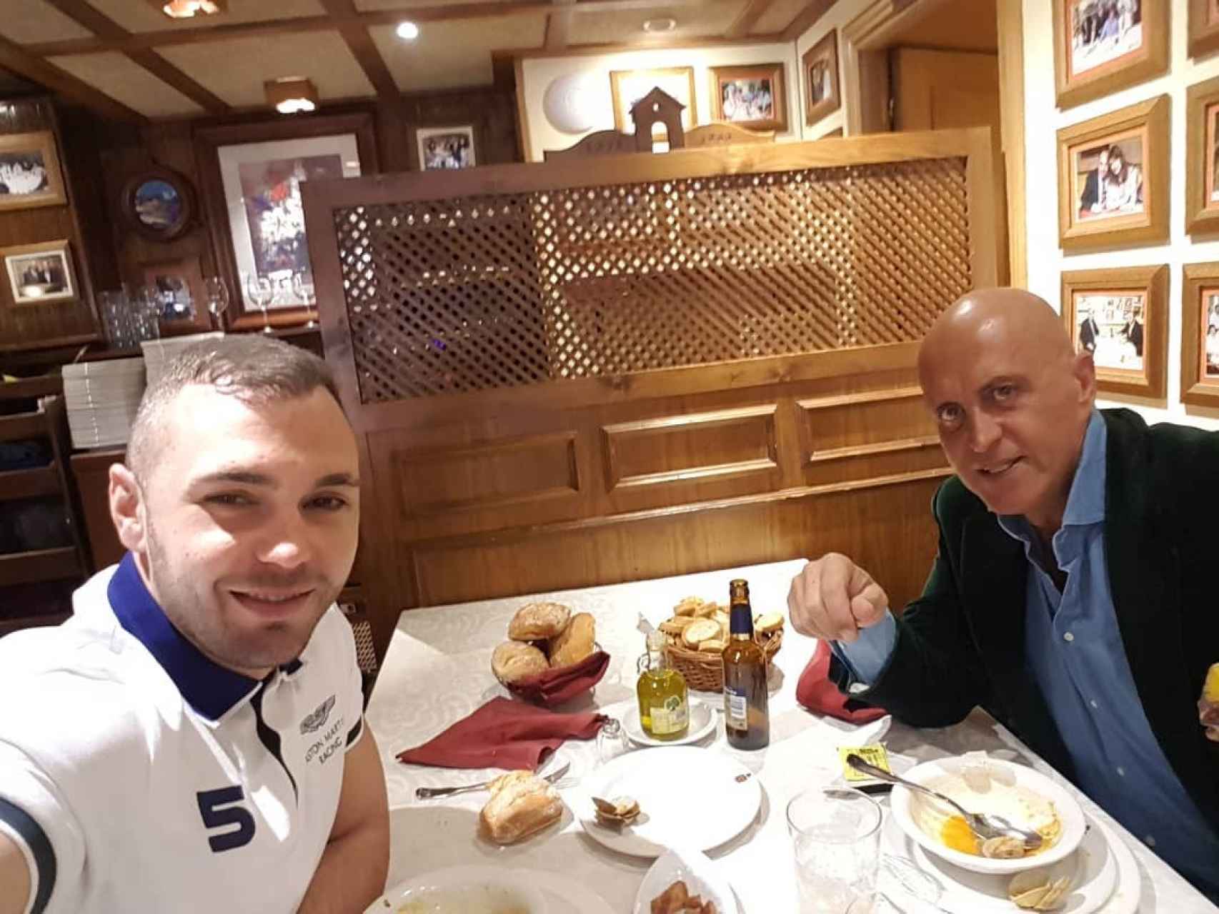 Cristian Suescun y Kiko Matamoros comiendo en Casa Juan.