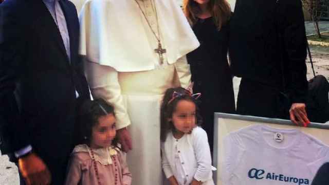 Cristina Hidalgo junto al Papa Francisco en El Vaticano