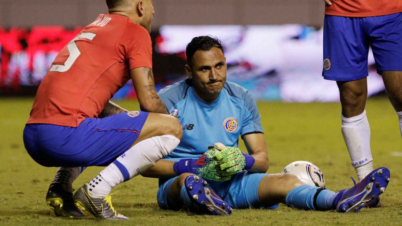 Keylor Navas lamenta el gol encajado en el Costa Rica - Jamaica