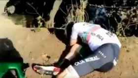 La caída de un ciclista en la primera jornada de la Vuelta de Cataluña