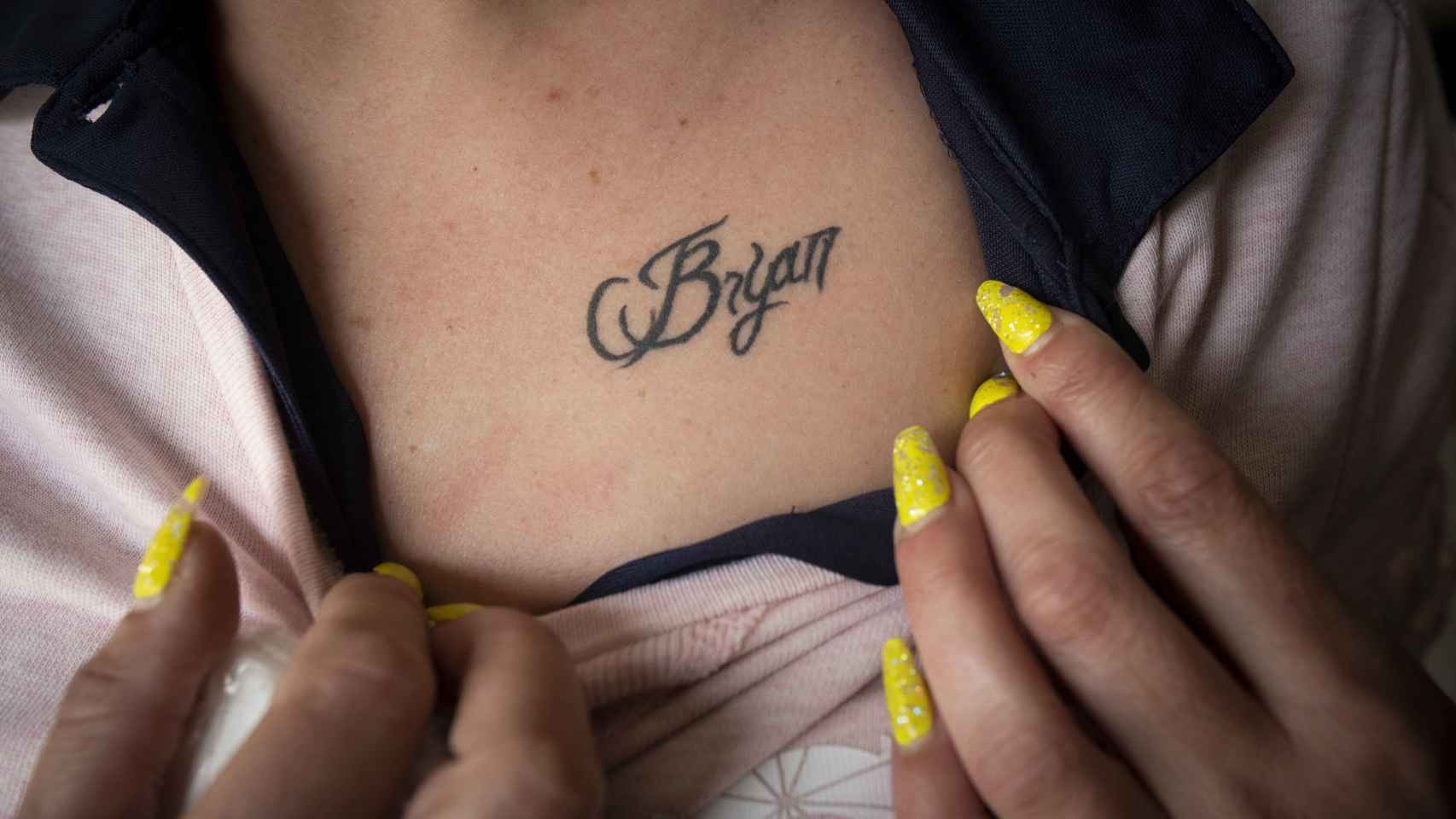 Más de 20 personas se han tatuado el nombre de Brian en el pecho.