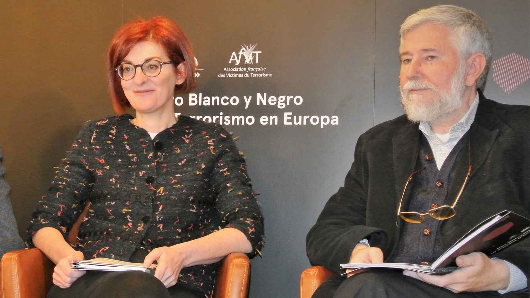 Maite Pagaza y Florencio Ordóñez presentan el 'Libro blanco y negro del terrorismo en Europa'.