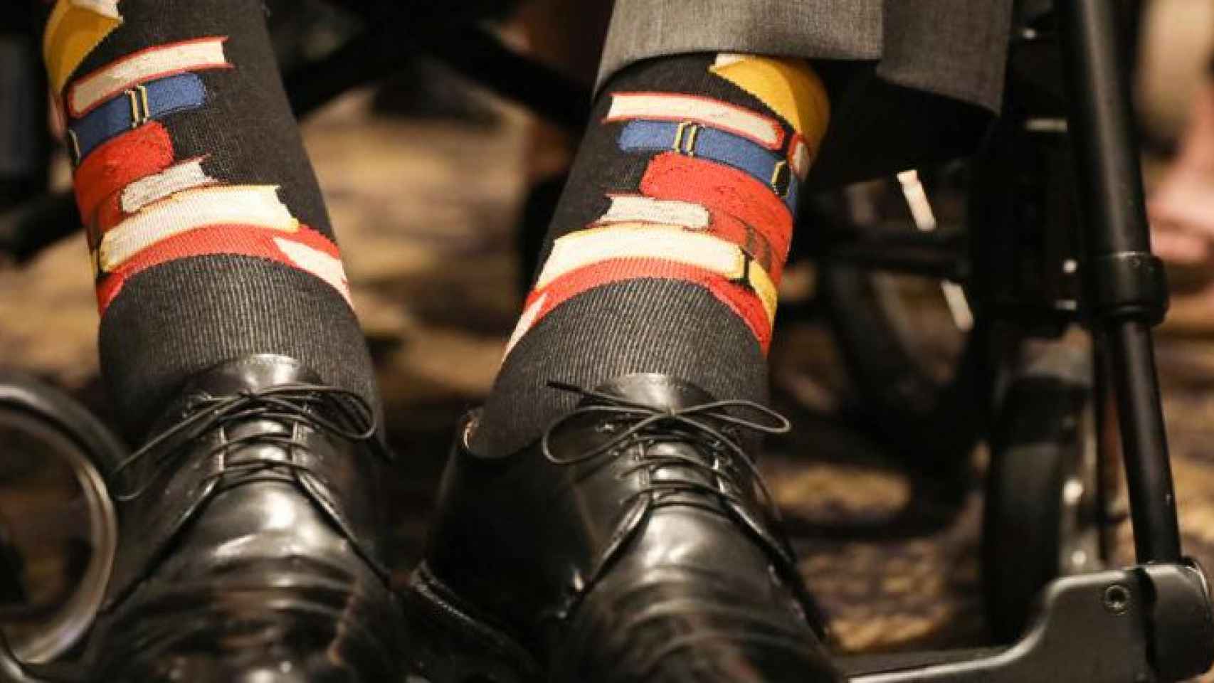 Los calcetines de George Bush padre durante el funeral de su esposa Barbara.