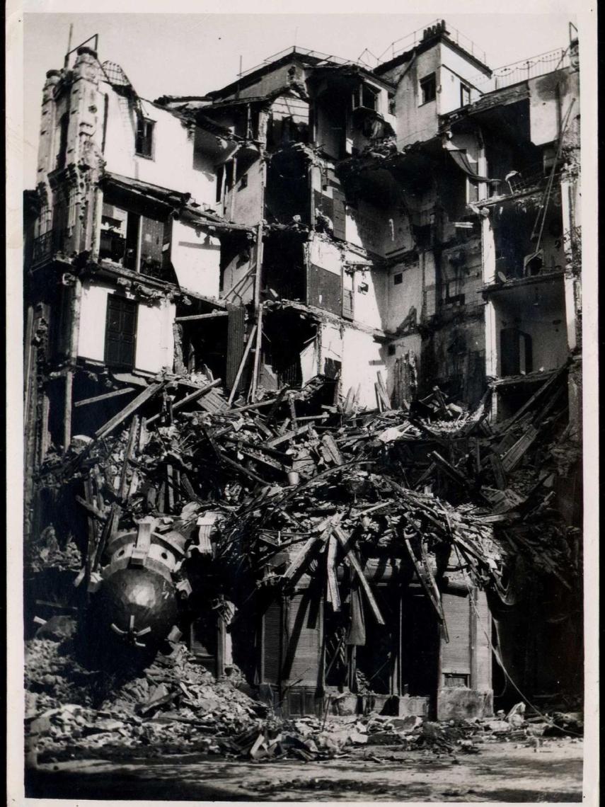 Un edificio en ruinas en la calle de Estudios, Madrid