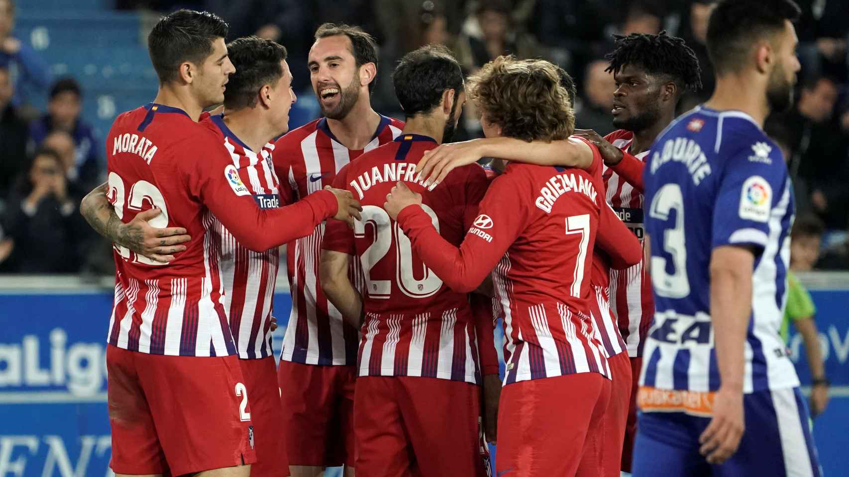 Los jugadores del Atlético celebran uno de los goles