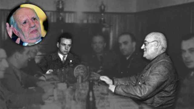 Reunión del general Miaja con sus colaboradores durante la guerra. A la izquierda, el entrevistado.