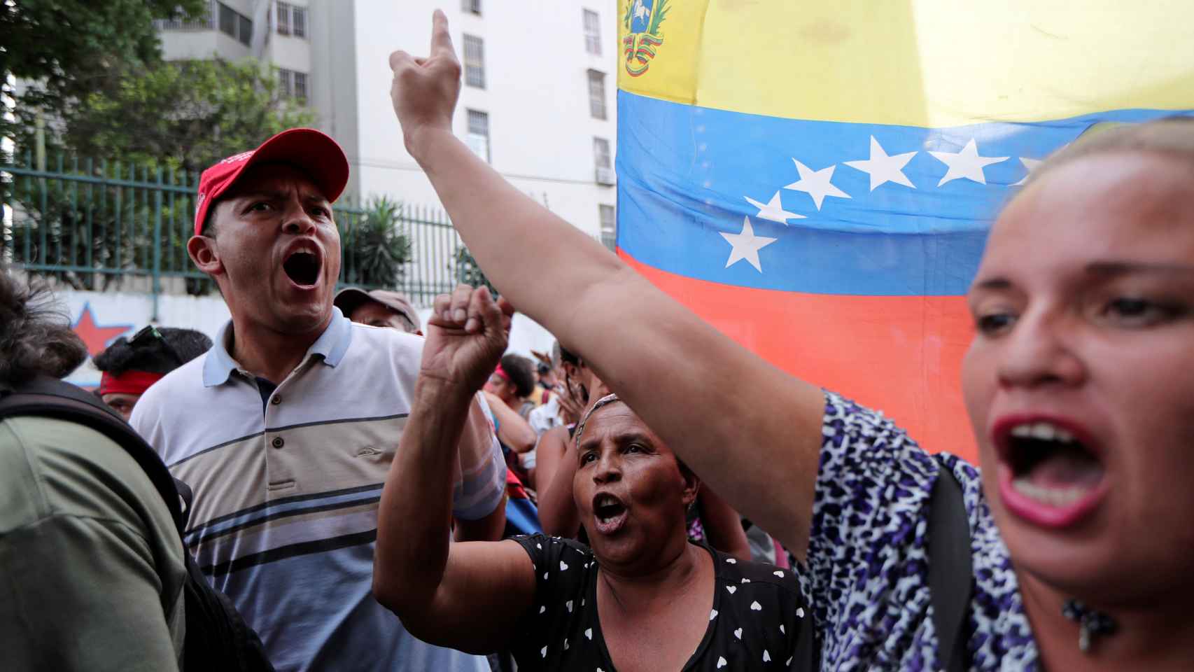 Manifestantes pro Guaidó, en la calle.