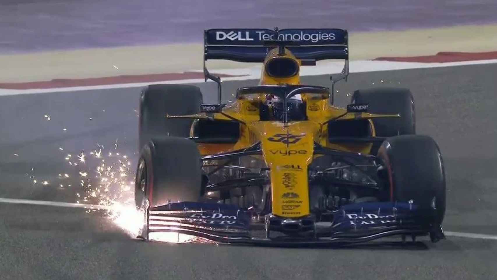 Así fue el choque entre Sainz y Verstappen que acabó con las opciones del español
