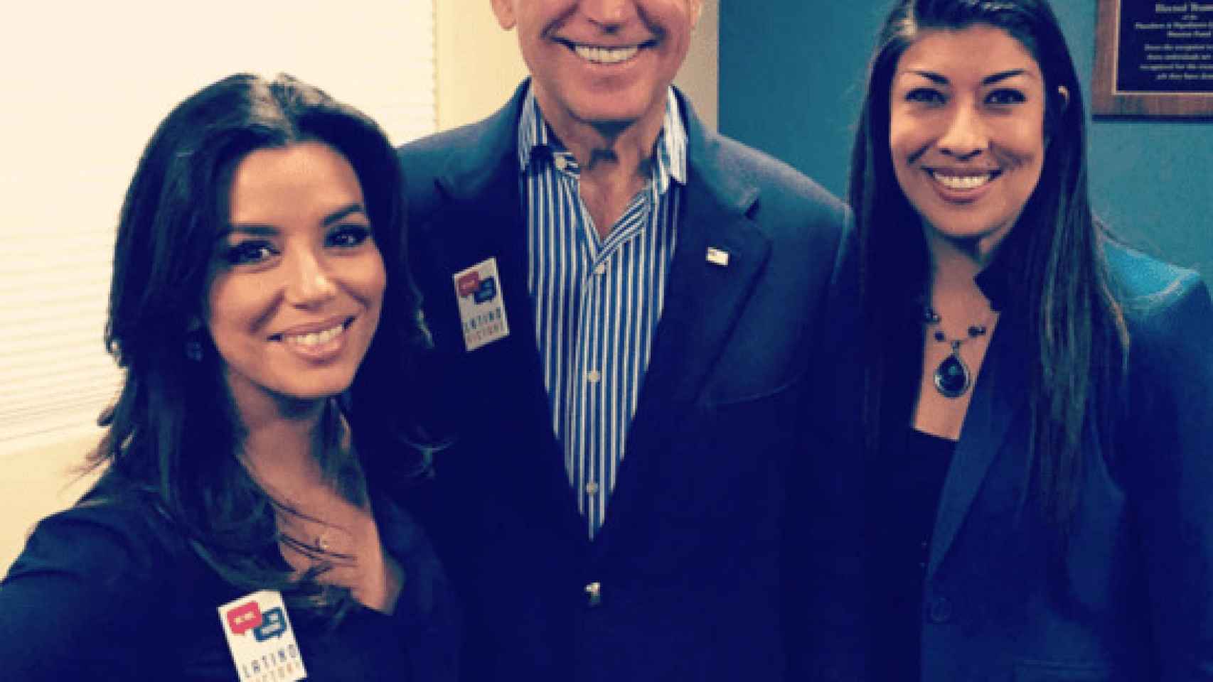 Eva Longoria, Joe Biden y Lucy Flores, en la fiesta de Latino Victory.