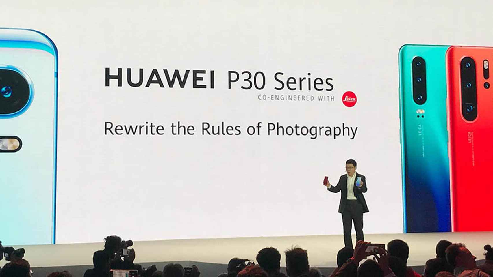 Richard Yu, CEO de la división de consumo de Huawei, durante la presentación en París.