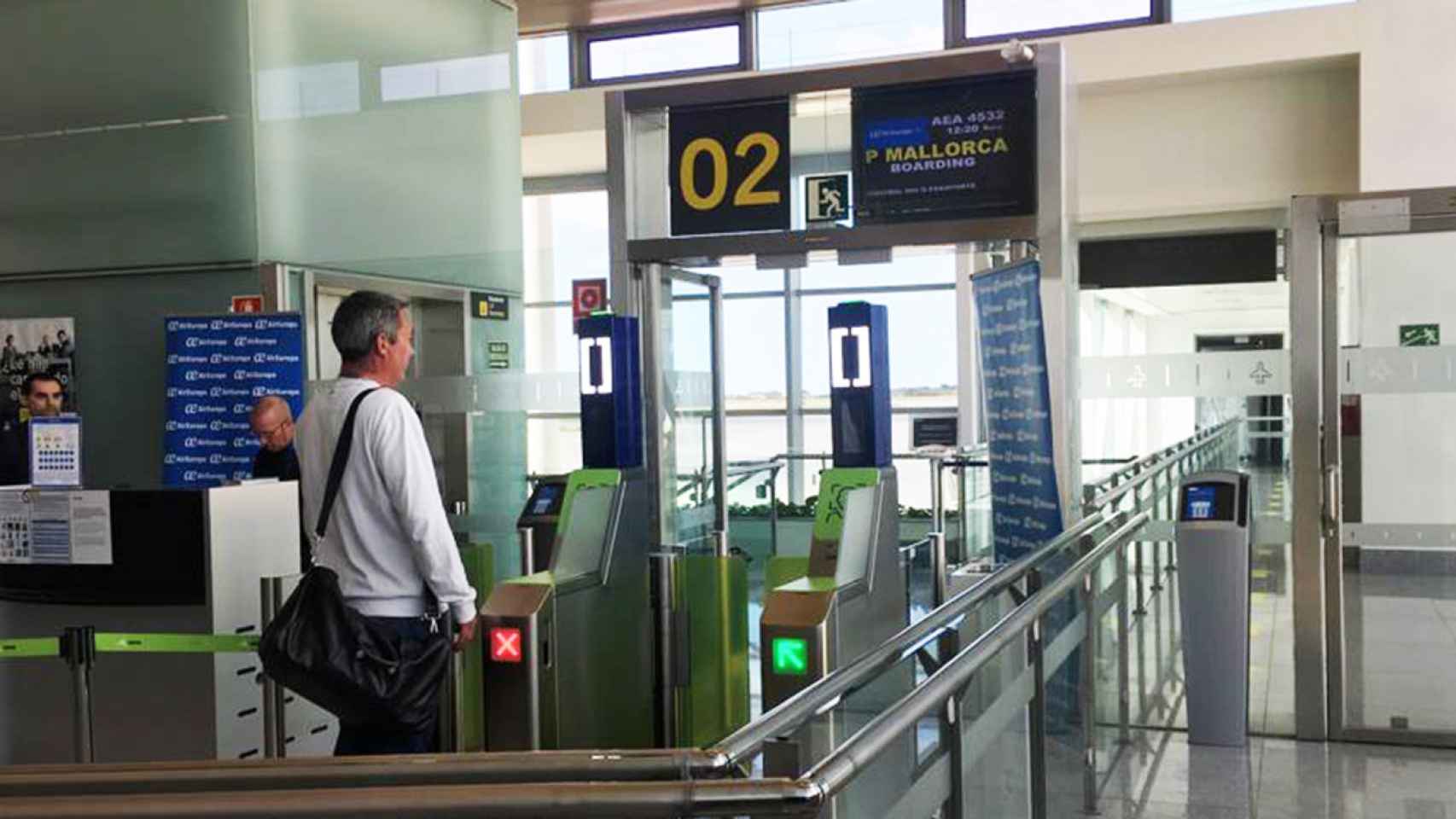 Aena lanza esta prueba piloto para los pasajeros de Air Europa en el aeropuerto de Menorca.