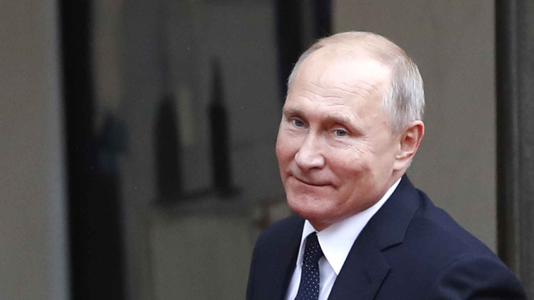 Vládimir Putin sonriente antes de una reunión.