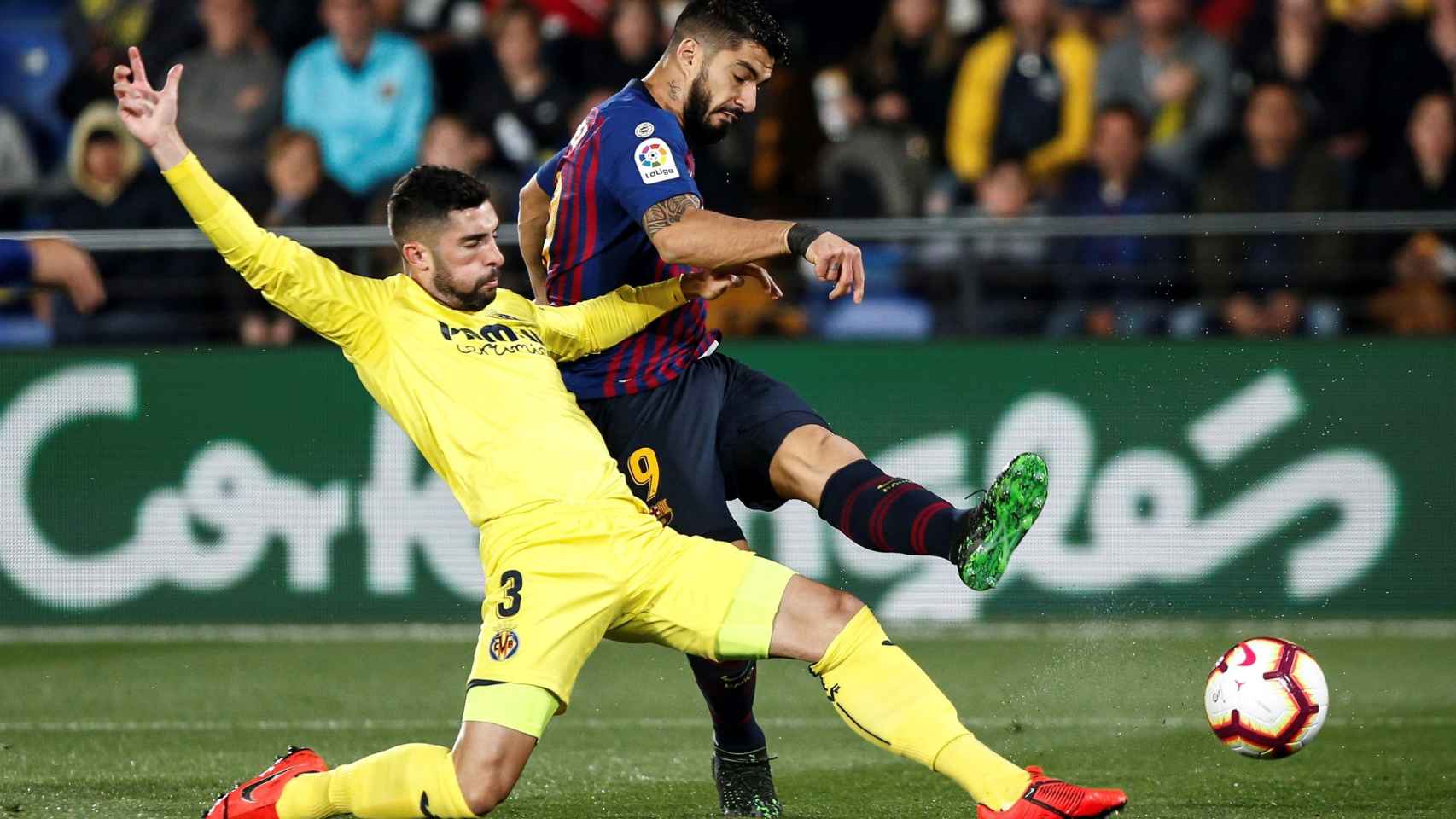Un Barcelona con la cabeza en el Atlético empata en el descuento ante el Villarreal