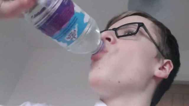 Aaron es uno de los 'youtubers' más famosos por beber agua