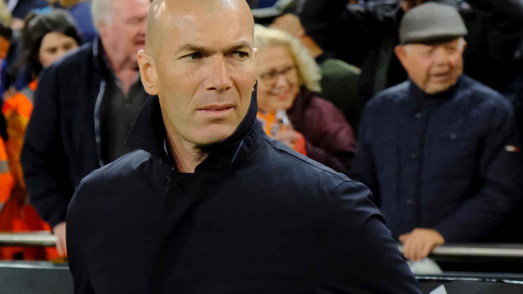 Zinedine Zidane, en el banquillo de Mestalla