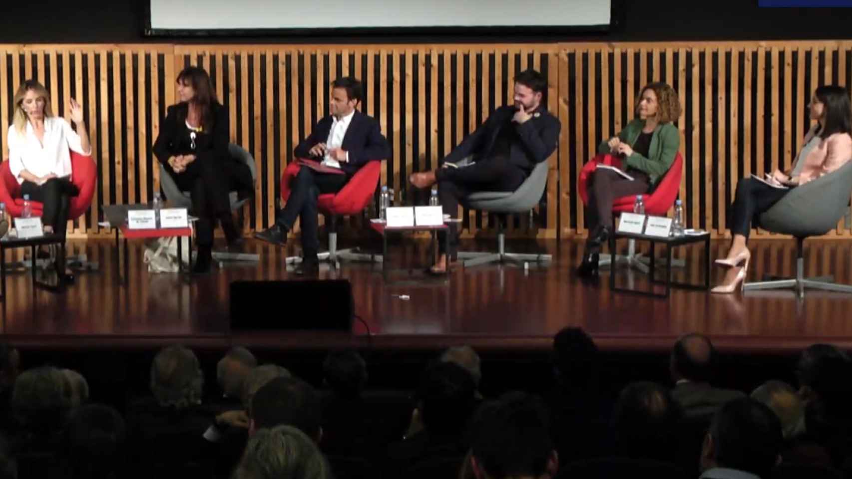 Cayetana Álvarez de Toledo (PP), Laura Borràs (JxCat), Jaume Asens (Podem), Gabriel Rufián (ERC), Meritxell Batet (PSC) e Inés Arrimadas (Cs) en el debate de candidatos por Barcelona.