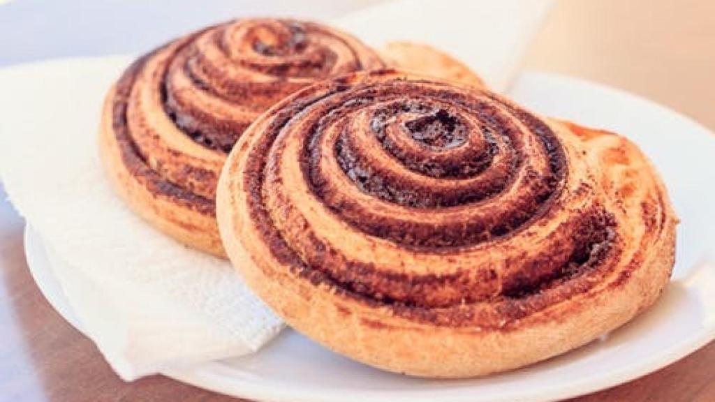 Roscas de canela típicas de la repostería tradicional danesa.